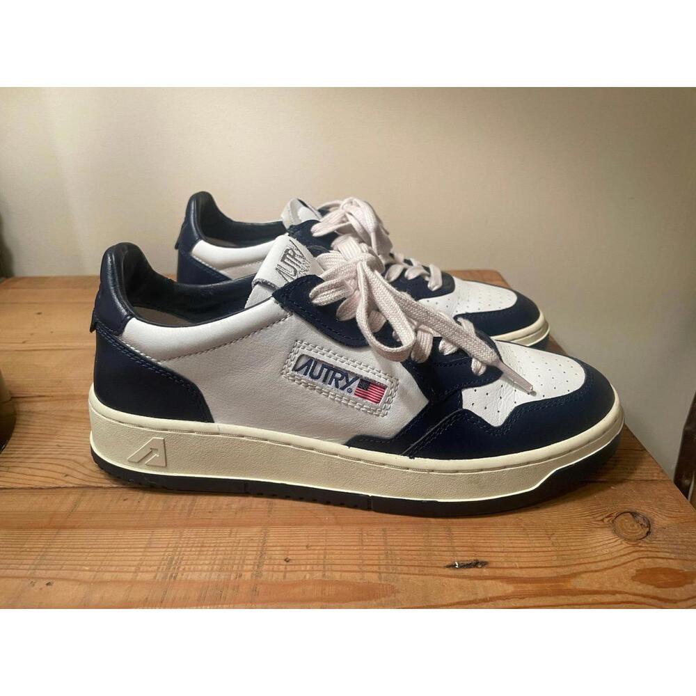 Autry Medalist Low Leather Sneakers – White/Navy (Size 41)